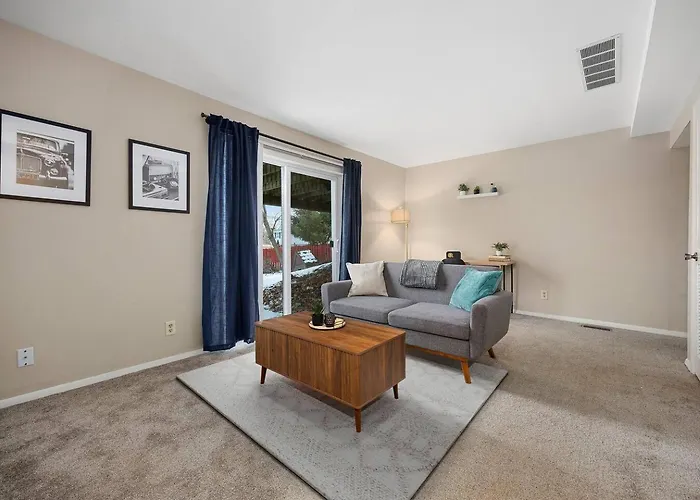 Midterm Gem - Near Downtown With Workspace Casa de férias Peoria