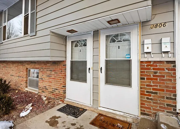 Midterm Gem - Near Downtown With Workspace Peoria