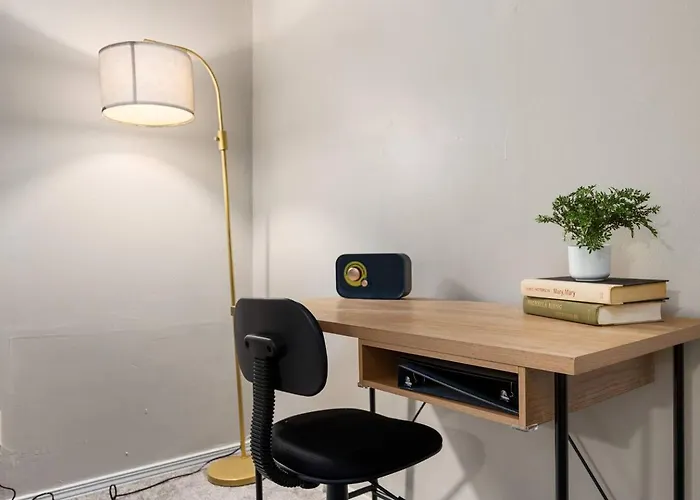 Midterm Gem - Near Downtown With Workspace Casa de férias Peoria