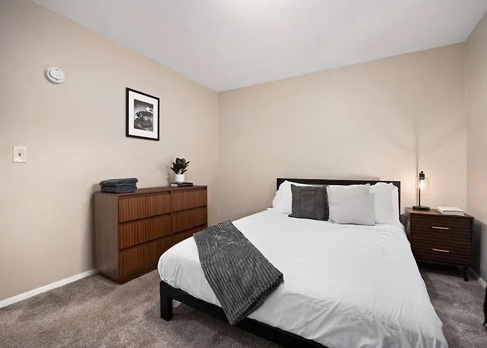 Midterm Gem - Near Downtown With Workspace Casa de férias Peoria