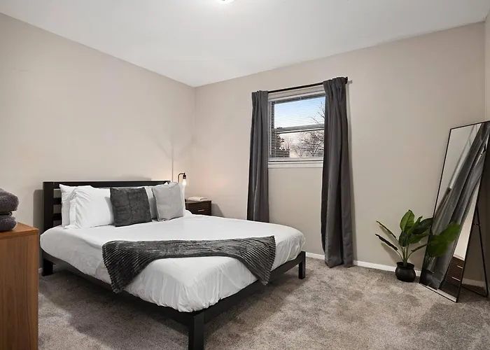 Casa de férias Midterm Gem - Near Downtown With Workspace Peoria